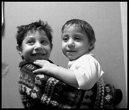 Les enfants de Florian - anniversaire au squat 21 - février 2007 - ©mpv - 69.2 ko Les enfants de Florian - anniversaire au squat 21 - février 2007 - ©mpv - 69.2 ko