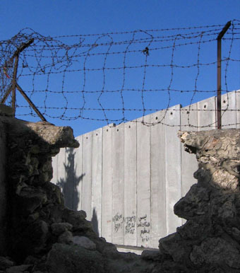 Barbelés et mur ! - 48 ko Barbelés et mur ! - 48 ko
