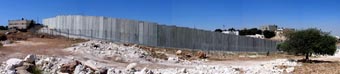 Le mur près d’Abu-Dis - 13.1 ko Le mur près d’Abu-Dis - 13.1 ko
