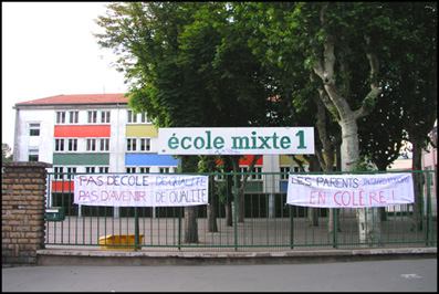 ... et devant l’école Victor Duchamp. - 64.1 ko ... et devant l’école Victor Duchamp. - 64.1 ko